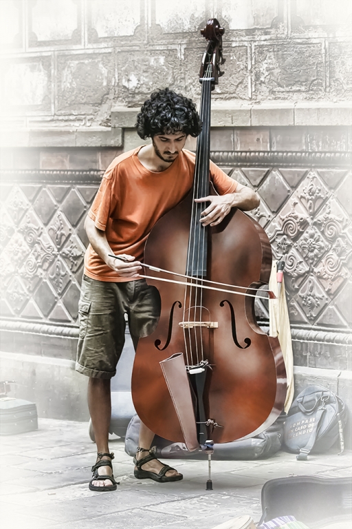 Tocando el contrabajo