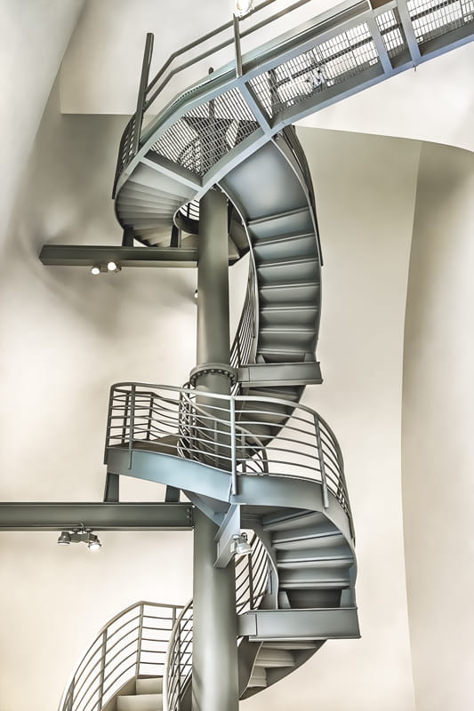 La escalera metálica