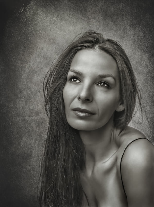 Con la mirada perdida