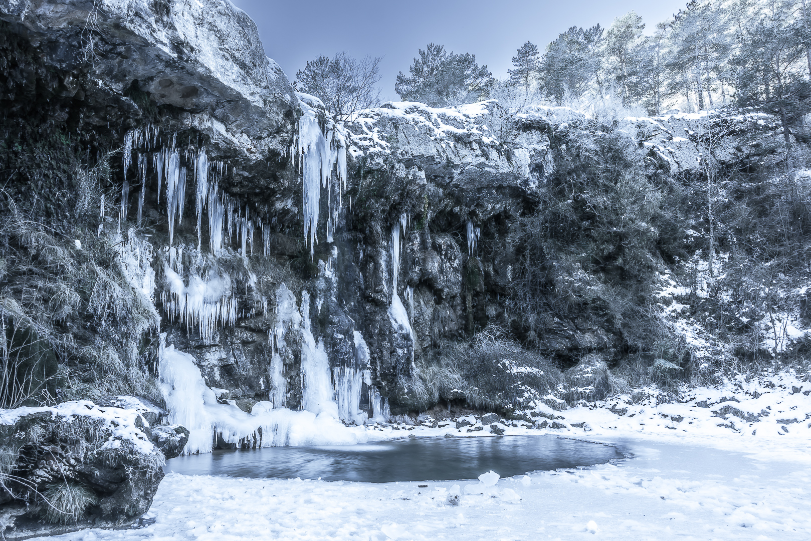 FROZEN WATERFALL TORRENT LA CABANA
