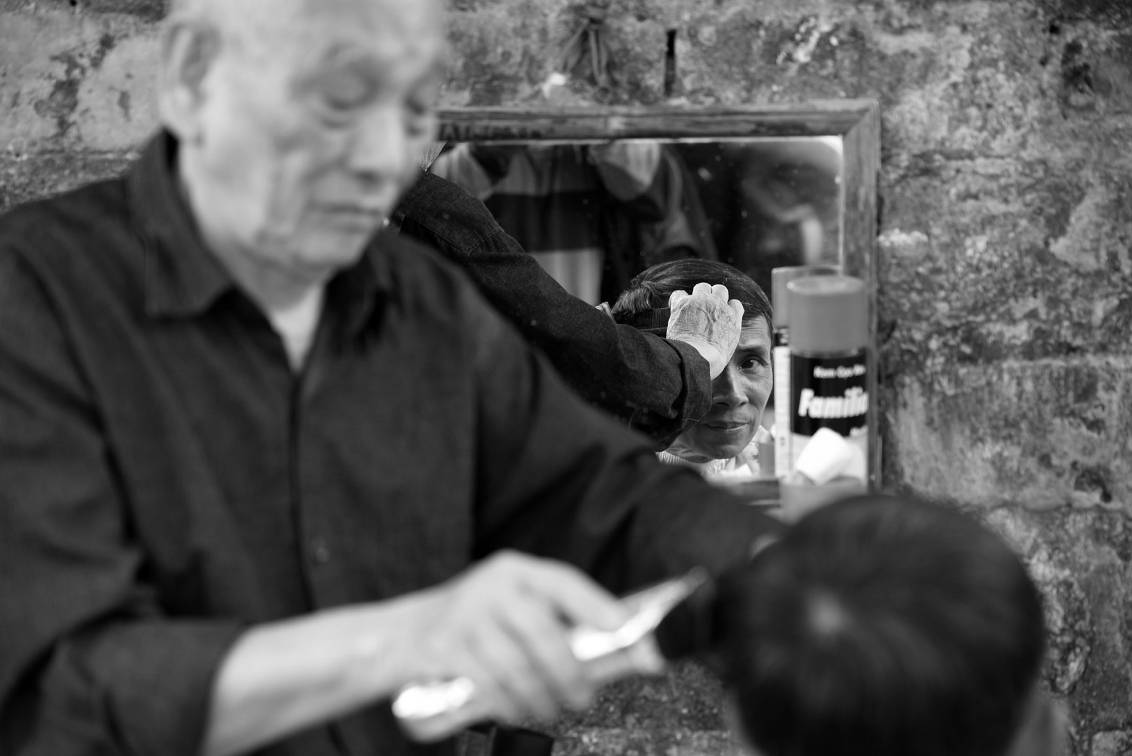 Corte de pelo en la calle