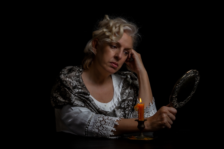 Susana ante el espejo