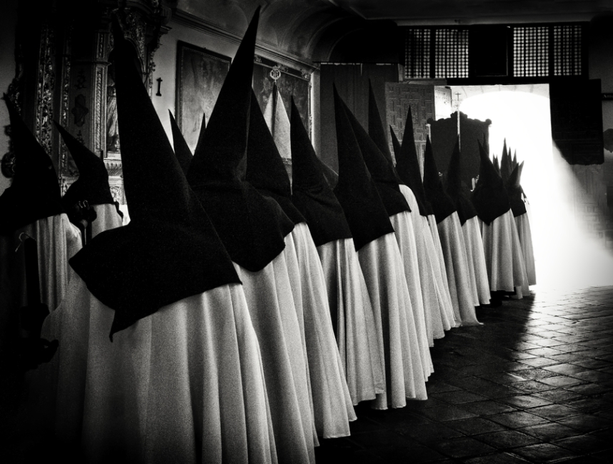 Ente las tinieblas.