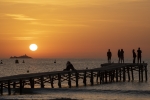 Amanecer con vistas al Faro de Alcanada