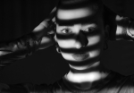 Mirada entre sombras